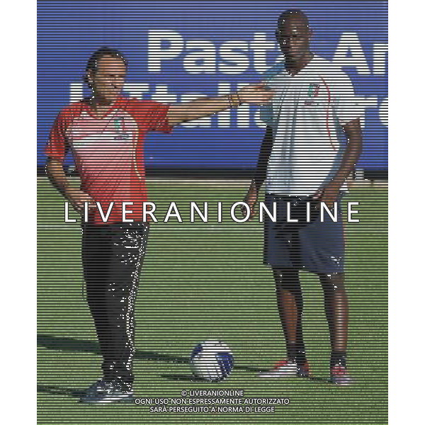 Raduno Nazionale Italiana a Coverciano Coverciano(FI) - 08.08.2010 Allenamento Nella Foto:CESARE PRANDELLI-MARIO BALOTELLI /Ph.Vitez-Ag. Aldo Liverani