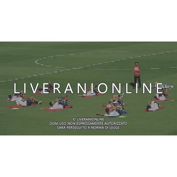 Raduno Nazionale Italiana a Coverciano Coverciano(FI) - 08.08.2010 Allenamento Nella Foto:prandelli cesare osserva il gruppo /Ph.Vitez-Ag. Aldo Liverani