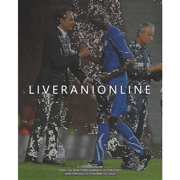 Amichevole Londra (Upton Park Stadium) - 10.08.2010 Italia-Costa d\'Avorio Nella Foto:mario balotelli e cesare prandelli dopo la sostituzione /Ph.Vitez-Ag. Aldo Liverani