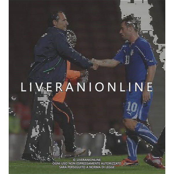 Amichevole Londra (Upton Park Stadium) - 10.08.2010 Italia-Costa d\'Avorio Nella Foto:cesare prandelli con antonio cassano dopo la sostituzione /Ph.Vitez-Ag. Aldo Liverani