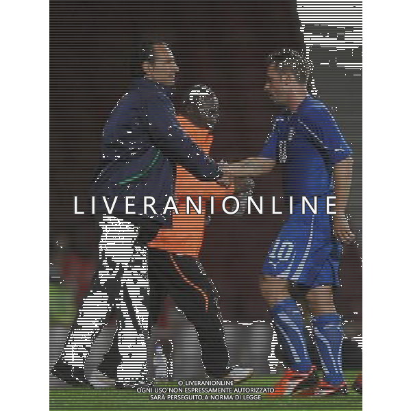 Amichevole Londra (Upton Park Stadium) - 10.08.2010 Italia-Costa d\'Avorio Nella Foto:cesare prandelli con antonio cassano dopo la sostituzione /Ph.Vitez-Ag. Aldo Liverani