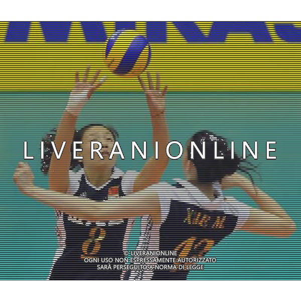 (100814) -- MACAO, Aug. 14, 2010 () -- Wei Qiuyue (L) of China passes the ball during the match against Dominican Republic at the 2010 FIVB World Grand Prix women\'s volleyball tournament in Macao, south China, Aug. 14, 2010. China lost the match 2-3. (/Lo Ping Fai) ©PHOTOSHOT/Agenzia Aldo Liverani Sas - ITALY ONLY - FIVB World Grand Prix femminile torneo di pallavolo 2010 a Macao, nel sud della Cina