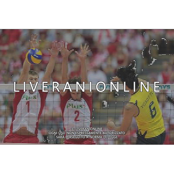 18.08.2010 GDANSK -SOPOT; ERGO ARENA (GDANSK-SOPOT, POLAND - ERGO ARENA), SIATKOWKA MEZCZYZN (VOLLEYBALL MEN\'S), SIATKOWKA MEZCZYZN - MECZ TOWARZYSKI - OTWARCIE ERGO ARENY (VOLLEYBALL INTERNATIONAL FRIENDLY GAME), MECZ POLSKA - BRAZYLIA (GAME POLAND - BRAZIL) NZ PIOTR NOWAKOWSKI (L), MICHAL WINIARSKI, NEVES LEONARDO VISSOTTO (P) FOTO LUKASZ GROCHALA/ CYFRASPORT / NEWSPIX.PL --- Newspix.pl SPORT VOLLEYBALL POLONIA - BRASILE © Newspix/ AG ALDO LIVERANI SAS ITALY ONLY *** Local Caption *** .