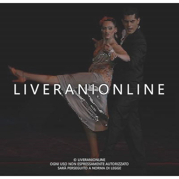 (100819) -- MOSCOW, Aug. 19, 2010 () -- Dancers perform during the 8th International Moscow Festival of Argentine Tango in Moscow, Russia, Aug. 18, 2010. The 8th International Moscow Festival of Argentine Tango will last a week.(/Lu Jinbo) (cl) ©photoshot/Agenzia Aldo Liverani Sas - ITALY ONLY - Esibizione di ballerini durante l\'8¡ Festival Internazionale del Tango Argentino a Mosca, Russia, 18 agosto 2010.