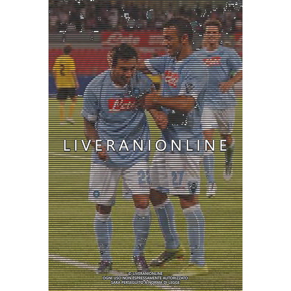 19 AGOSTO 2010 EUROPA LEAGUE NAPOLI-ELSBORG NELLA FOTO: L\'ESULTANZA DI EZEQUIEL LAVEZZI DOPO IL GOL CON FABIO QUAGLIARELLA FOTO MOSCA- AG.LIVERANI SAS