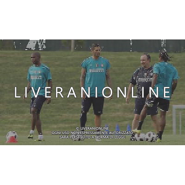 Allenamento Inter Calcio Appiano gentile (Co) 20/08/2010 nella foto samuel eto\'o, marco materazzi, rafael benitez e obi ©Luzzani/Agenzia Aldo Liverani Sas