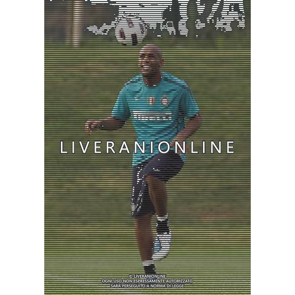 Allenamento Inter Calcio Appiano gentile (Co) 20/08/2010 nella foto douglas maicon ©Luzzani/Agenzia Aldo Liverani Sas