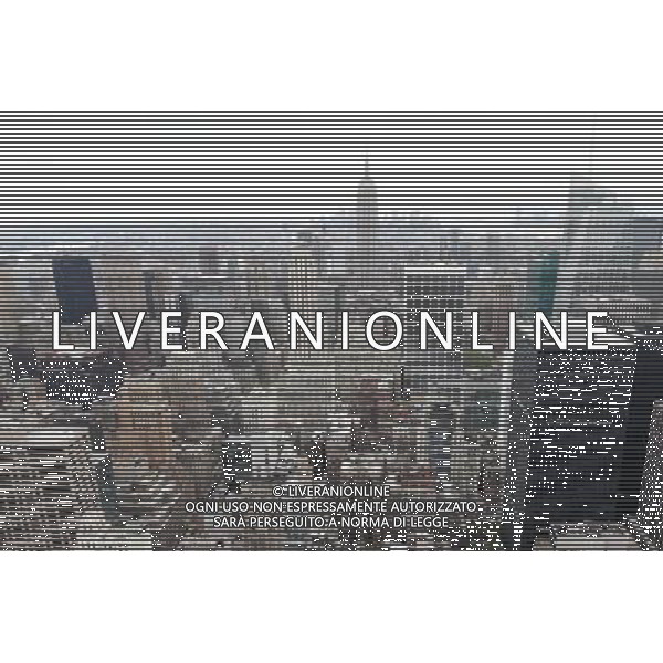 A view of mid-town Manhattan and the financial district looking south from the 70th floor of the Rockefeller Center building in New York City. The Top of the Rock observation deck offers spectacular views of Manhattan Una veduta del centro di Manhattan e il quartiere finanziario verso sud dal piano 70 del palazzo Rockefeller Center di New York City. La parte superiore del ponte di osservazione Rock offre una vista spettacolare di Manhattan ©PHOTOSHOT/ALDO LIVERANI ITALY ONLY *** Local Caption *** .
