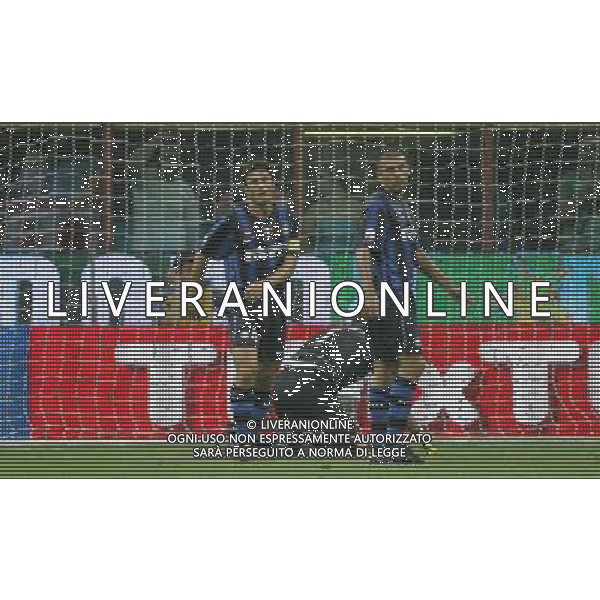 Inter - Roma Supercoppa Italiana 21/08/2010 nella foto delusione dei giocatori inter, javier zanetti , walter samuel dopo il gol di riise ©Luzzani/Agenzia Aldo Liverani Sas