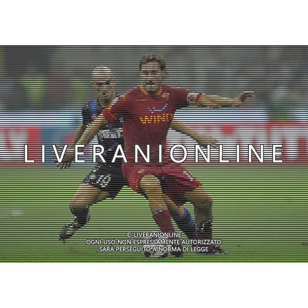 Inter - Roma Finale Supercoppa Italiana Tim 21/08/2010 nella foto francesco totti e cambiasso esteban ©Luzzani/Agenzia Aldo Liverani Sas