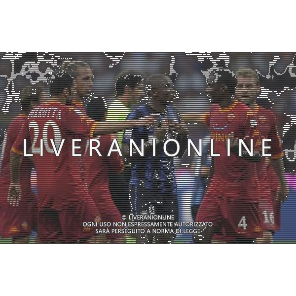 Inter - Roma Finale Supercoppa Italiana Tim 21/08/2010 nella foto samuel eto\'o con juan circondato dai giocatori della roma ©Luzzani/Agenzia Aldo Liverani Sas