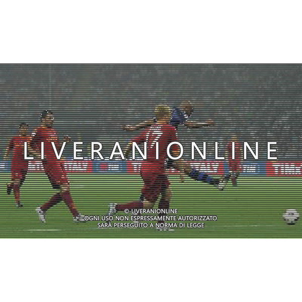 Inter - Roma Finale Supercoppa Italiana Tim 21/08/2010 nella foto occasione di douglas maicon ©Luzzani/Agenzia Aldo Liverani Sas