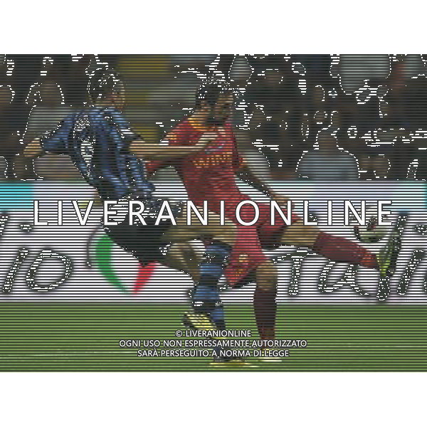 Inter - Roma Finale Supercoppa Italiana Tim 21/08/2010 nella foto mirko vucinic e lucio ©Luzzani/Agenzia Aldo Liverani Sas