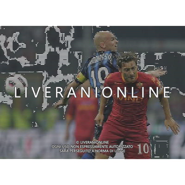 Inter - Roma Finale Supercoppa Italiana Tim 21/08/2010 nella foto esteban cambiasso e totti francesco ©Luzzani/Agenzia Aldo Liverani Sas