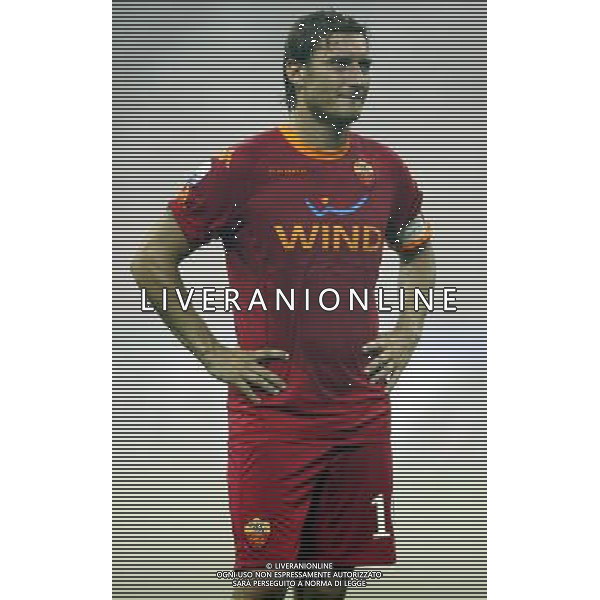 Inter - Roma Finale Supercoppa Italiana Tim 21/08/2010 nella foto francesco totti durate la sospensione momentanea della partita ©Luzzani/Agenzia Aldo Liverani Sas