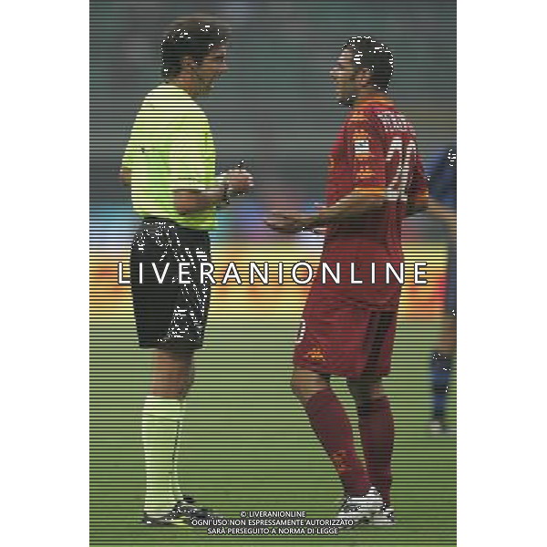 Milano 21-08-2010 Supercoppa Tim Inter-Roma 3:1 nella foto arbitro mauro bergonzi e simone perrotta ph marco luzzani/ag aldo liverani s.a.s.