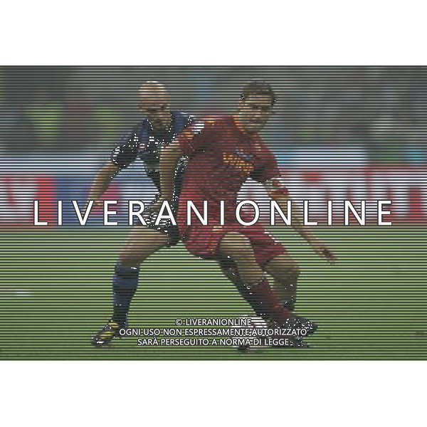 Milano 21-08-2010 Supercoppa Tim Inter-Roma 3:1 nella foto francesco totti e esteban cambiasso ph marco luzzani/ag aldo liverani s.a.s.