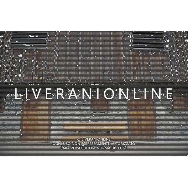 (100821) -- MAIENFELD, Aug. 21, 2010 -- Photo taken on Aug. 20, 2010 shows house of Peter, a character in Heidi in Maienfeld, eastern Switzerland. Maienfeld is the place that Heidi, a character in a worldwide-known novel, lived her life with her grandpa. Yu Yang) (cl) ©photoshot/Agenzia Aldo Liverani Sas - ITALY ONLY - Turisti nella cittadina di Maienfeld, Svizzera orientale. Maienfeld e\' il luogo di montagna dove Heidi, un personaggio di un romanzo conosciuto in tutto il mondo, ha vissuto la sua vita con il suo nonno e peter. 