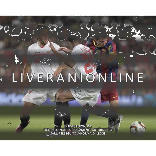 BARCELLONA-SIVIGLIA SUPERCOPPA DI SPAGNA 2010 NELLA FOTO Lionel Messi -Julien Escude (l) -Abdoulay Konko (ALTERPHOTOS/Acero)-AG ALDO LIVERANI ONLY ITALY