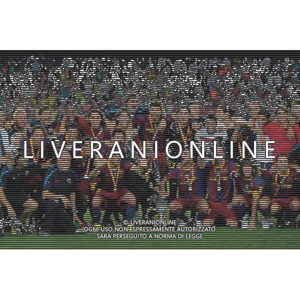 BARCELLONA-SIVIGLIA SUPERCOPPA DI SPAGNA 2010 NELLA FOTO LA SQUADRA DEL BARCELLONA FESTEGGIA LA VITTORIA DELLA SUPER COPPA DI SPAGNA (ALTERPHOTOS/Acero)-AG ALDO LIVERANI ONLY ITALY