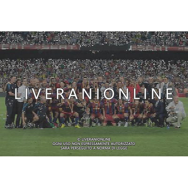 BARCELLONA-SIVIGLIA SUPERCOPPA DI SPAGNA 2010 NELLA FOTO LA SQUADRA DEL BARCELLONA FESTEGGIA LA VITTORIA DELLA SUPER COPPA DI SPAGNA (ALTERPHOTOS/Acero)-AG ALDO LIVERANI ONLY ITALY