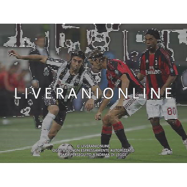 MILAN - JUVENTUS 20mo TROFEO LUIGI BERLUSCONI 22/08/2010 nella foto antonini, martinez e ronaldinho ©Luzzani/Agenzia Aldo Liverani Sas