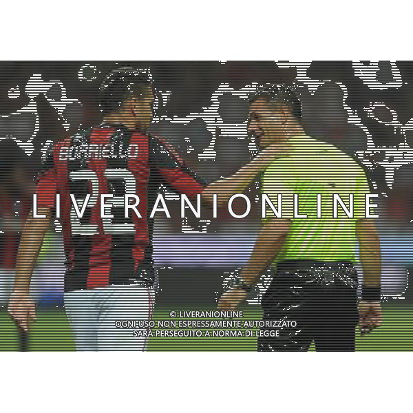 Trofeo Luigi Berlusconi 2010 Milano - 22.08.2010 Milan-Juventus Nella Foto:marco borriello con arbitro romeo /Ph.Vitez-Ag. Aldo Liverani