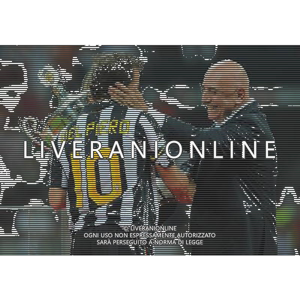 Trofeo Luigi Berlusconi 2010 Milano - 22.08.2010 Milan-Juventus Nella Foto:alessandro del piero riceve la coppa da adriano galliani /Ph.Vitez-Ag. Aldo Liverani