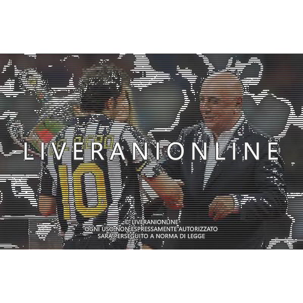 MILAN - JUVENTUS 20mo TROFEO LUIGI BERLUSCONI 22/08/2010 nella foto alessandro del piero premiato da galliani adriano ©Luzzani/Agenzia Aldo Liverani Sas