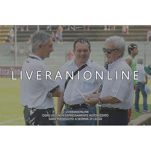 Campionato Lega PRO 1° Divisione girone A Cremona 22-08-2010 Cremonese - Gubbio nella foto: Luigi Simoni (a DX) attuale direttore tecnico del Gubbio ed ex allenatore della Cremonese è stato accolto con affetto da tutti i presenti in campo e sugli spalti stadio Zini foto Garavaglia - ag. Aldo Liverani sas