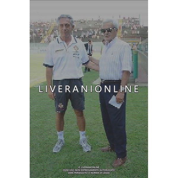 Campionato Lega PRO 1° Divisione girone A Cremona 22-08-2010 Cremonese - Gubbio nella foto: Luigi Simoni (a DX) attuale direttore tecnico del Gubbio ed ex allenatore della Cremonese è stato accolto con affetto da tutti i presenti in campo e sugli spalti stadio Zini, sulla SX invece il medico della Cremonese dott. Giovanni Bozzetti foto Garavaglia - ag. Aldo Liverani sas