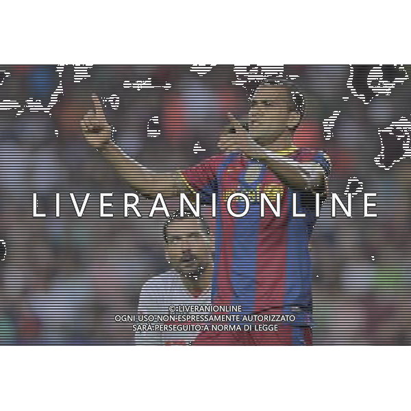 FC Barcelona\'s Daniel Alves and Sevilla\'s Andres Palop (l) during SuperCup of Spain Final match. August 21,2010. (ALTERPHOTOS/Acero) BARCELLONA-SIVIGLIA SUPERCOPPA DI SPAGNA 2010 AG ALDO LIVERANI SAS ITALY ONLY *** Local Caption *** .