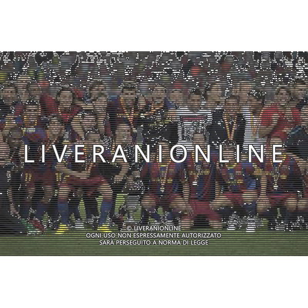 FC Barcelona\'s players celebrate the victory in the SuperCup of Spain Final match. August 21,2010. (ALTERPHOTOS/Acero) BARCELLONA-SIVIGLIA SUPERCOPPA DI SPAGNA 2010 AG ALDO LIVERANI SAS ITALY ONLY *** Local Caption *** .