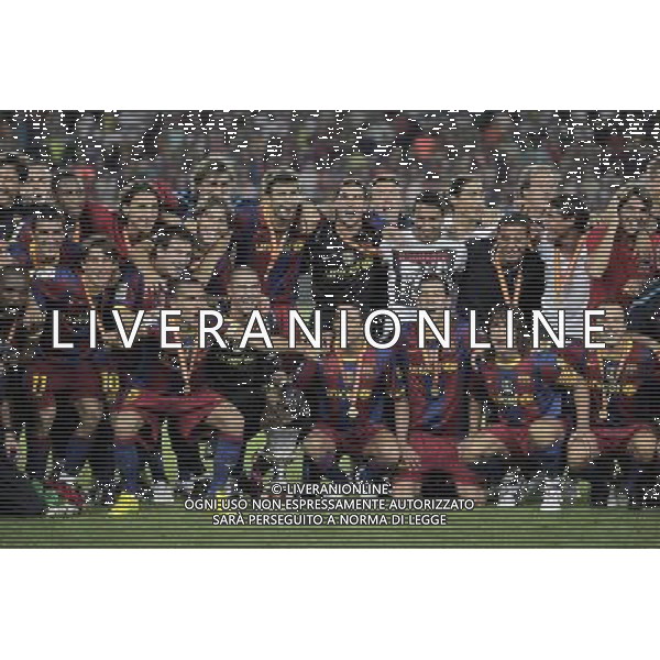 FC Barcelona\'s players celebrate the victory in the SuperCup of Spain Final match. August 21,2010. (ALTERPHOTOS/Acero) BARCELLONA-SIVIGLIA SUPERCOPPA DI SPAGNA 2010 AG ALDO LIVERANI SAS ITALY ONLY *** Local Caption *** .
