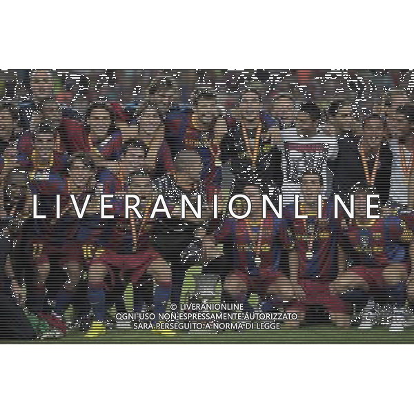 FC Barcelona\'s players celebrate the victory in the SuperCup of Spain Final match. August 21,2010. (ALTERPHOTOS/Acero) BARCELLONA-SIVIGLIA SUPERCOPPA DI SPAGNA 2010 AG ALDO LIVERANI SAS ITALY ONLY *** Local Caption *** .