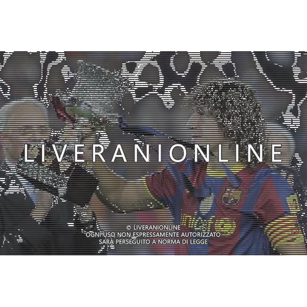 FC Barcelona\'s captain Carles Puyol with the Trophy of winner in the SuperCup of Spain. August 21,2010. (ALTERPHOTOS/Acero) BARCELLONA-SIVIGLIA SUPERCOPPA DI SPAGNA 2010 AG ALDO LIVERANI SAS ITALY ONLY *** Local Caption *** .