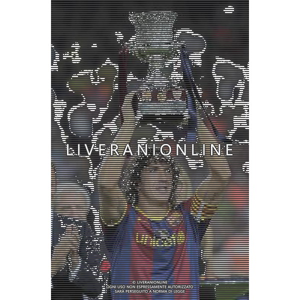 FC Barcelona\'s captain Carles Puyol with the Trophy of winner in the SuperCup of Spain. August 21,2010. (ALTERPHOTOS/Acero) BARCELLONA-SIVIGLIA SUPERCOPPA DI SPAGNA 2010 AG ALDO LIVERANI SAS ITALY ONLY *** Local Caption *** .