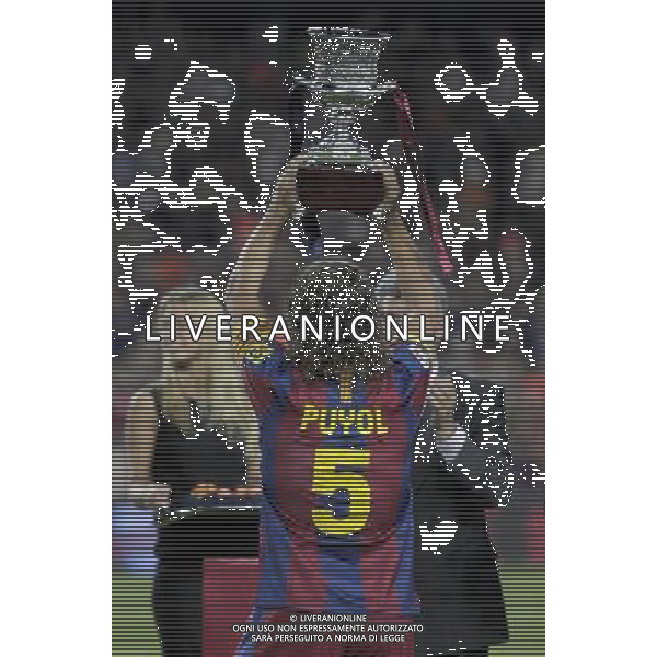 FC Barcelona\'s captain Carles Puyol with the Trophy of winner in the SuperCup of Spain. August 21,2010. (ALTERPHOTOS/Acero) BARCELLONA-SIVIGLIA SUPERCOPPA DI SPAGNA 2010 AG ALDO LIVERANI SAS ITALY ONLY *** Local Caption *** .