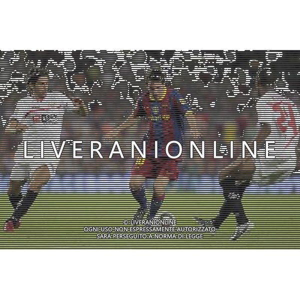 FC Barcelona\'s Lionel Messi (c) and Sevilla\'s Julien Escude (l) and Abdoulay Konko during SuperCup of Spain Final match. August 21,2010. (ALTERPHOTOS/Acero) BARCELLONA-SIVIGLIA SUPERCOPPA DI SPAGNA 2010 AG ALDO LIVERANI SAS ITALY ONLY *** Local Caption *** .