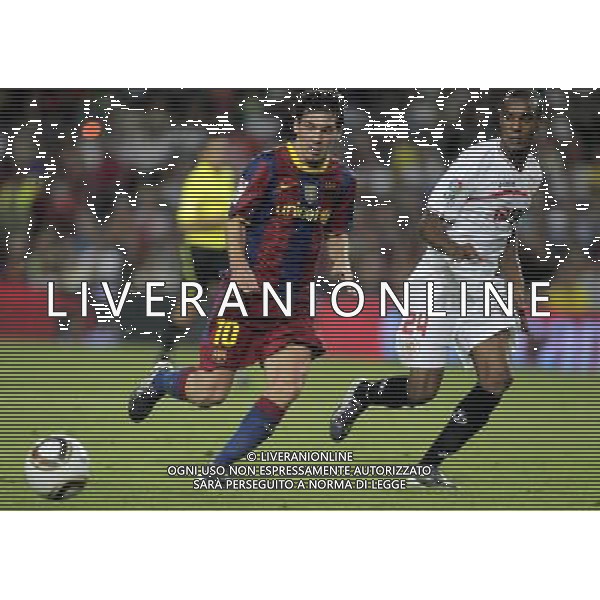 FC Barcelona\'s Lionel Messi (l) and Sevilla\'s Abdoulay Konko during SuperCup of Spain Final match. August 21,2010. (ALTERPHOTOS/Acero) BARCELLONA-SIVIGLIA SUPERCOPPA DI SPAGNA 2010 AG ALDO LIVERANI SAS ITALY ONLY *** Local Caption *** .