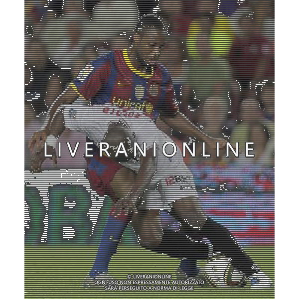 FC Barcelona\'s Seydou Keita (t) and Sevilla\'s Didier Zokora during SuperCup of Spain Final match. August 21,2010. (ALTERPHOTOS/Acero) BARCELLONA-SIVIGLIA SUPERCOPPA DI SPAGNA 2010 AG ALDO LIVERANI SAS ITALY ONLY *** Local Caption *** .