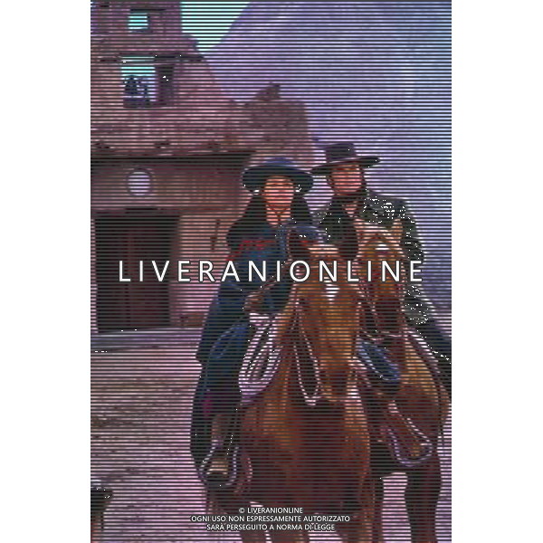 FILM JOE KIDD 1972 NELLA FOTO CLINT EASTWOOD-STELLA GARCIA AG ALDO LIVERANI