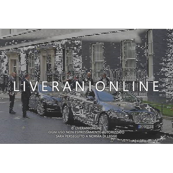 Fifa inspectors have begun a four-day visit as part of England\'s quest to host the 2018 World Cup.The Fifa delegation will meet Deputy Prime Minister Nick Clegg in Downing Street before touring Wembley Stadium with England manager Fabio Capello. Photo Shows; Fifa arriving at 10 Downing Street ©photoshot/Agenzia Aldo Liverani Sas - ITALY ONLY - LONDRA: Gli ispettori della Fifa hanno iniziato una visita di quattro giorni in Inghilterra ufficialmente candidata per ospitare i Mondiali di calcio o Coppa del Mondo FIFA del 2018. La delegazione incontrera\' prima il Vice Primo Ministro Nick Clegg a Downing Street poi il giro dello stadio di Wembley con il manager dell\'Inghilterra Fabio Capello.