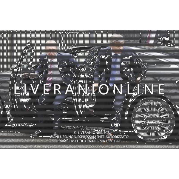 Fifa inspectors have begun a four-day visit as part of England\'s quest to host the 2018 World Cup.The Fifa delegation will meet Deputy Prime Minister Nick Clegg in Downing Street before touring Wembley Stadium with England manager Fabio Capello. Photo Shows; Fifa arriving at 10 Downing Street In Pic: Harold Mayne-Nicholls; Andy Anson ©photoshot/Agenzia Aldo Liverani Sas - ITALY ONLY - LONDRA: Gli ispettori della Fifa hanno iniziato una visita di quattro giorni in Inghilterra ufficialmente candidata per ospitare i Mondiali di calcio o Coppa del Mondo FIFA del 2018. La delegazione incontrera\' prima il Vice Primo Ministro Nick Clegg a Downing Street poi il giro dello stadio di Wembley con il manager dell\'Inghilterra Fabio Capello.