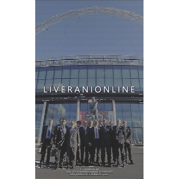 Fifa inspectors have begun a four-day visit as part of England\'s quest to host the 2018 World Cup.The Fifa delegation will meet Deputy Prime Minister Nick Clegg in Downing Street before touring Wembley Stadium with England manager Fabio Capello. Photo Shows; Fifa inspectors at Wembley Stadium in front of the Bobby moore Statue ©photoshot/Agenzia Aldo Liverani Sas - ITALY ONLY - LONDRA: Gli ispettori della Fifa hanno iniziato una visita di quattro giorni in Inghilterra ufficialmente candidata per ospitare i Mondiali di calcio o Coppa del Mondo FIFA del 2018. La delegazione incontrera\' prima il Vice Primo Ministro Nick Clegg a Downing Street poi il giro dello stadio di Wembley con il manager dell\'Inghilterra Fabio Capello.