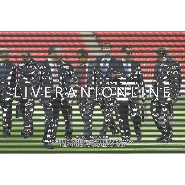 Fifa inspectors have begun a four-day visit as part of England\'s quest to host the 2018 World Cup.The Fifa delegation will meet Deputy Prime Minister Nick Clegg in Downing Street before touring Wembley Stadium with England manager Fabio Capello. Photo Shows; Fifa inspectors at Wembley Stadium with Fabio Capello. ©photoshot/Agenzia Aldo Liverani Sas - ITALY ONLY - LONDRA: Gli ispettori della Fifa hanno iniziato una visita di quattro giorni in Inghilterra ufficialmente candidata per ospitare i Mondiali di calcio o Coppa del Mondo FIFA del 2018. La delegazione incontrera\' prima il Vice Primo Ministro Nick Clegg a Downing Street poi il giro dello stadio di Wembley con il manager dell\'Inghilterra Fabio Capello.