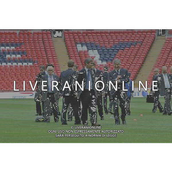 Fifa inspectors have begun a four-day visit as part of England\'s quest to host the 2018 World Cup.The Fifa delegation will meet Deputy Prime Minister Nick Clegg in Downing Street before touring Wembley Stadium with England manager Fabio Capello. Photo Shows; Fifa inspectors at Wembley Stadium with Fabio Capello. ©photoshot/Agenzia Aldo Liverani Sas - ITALY ONLY - LONDRA: Gli ispettori della Fifa hanno iniziato una visita di quattro giorni in Inghilterra ufficialmente candidata per ospitare i Mondiali di calcio o Coppa del Mondo FIFA del 2018. La delegazione incontrera\' prima il Vice Primo Ministro Nick Clegg a Downing Street poi il giro dello stadio di Wembley con il manager dell\'Inghilterra Fabio Capello.