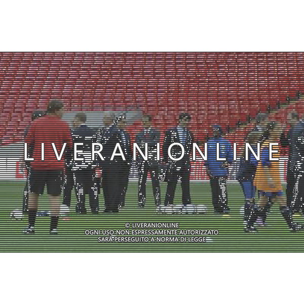 Fifa inspectors have begun a four-day visit as part of England\'s quest to host the 2018 World Cup.The Fifa delegation will meet Deputy Prime Minister Nick Clegg in Downing Street before touring Wembley Stadium with England manager Fabio Capello. Photo Shows; Fifa inspectors at Wembley Stadium with Fabio Capello. ©photoshot/Agenzia Aldo Liverani Sas - ITALY ONLY - LONDRA: Gli ispettori della Fifa hanno iniziato una visita di quattro giorni in Inghilterra ufficialmente candidata per ospitare i Mondiali di calcio o Coppa del Mondo FIFA del 2018. La delegazione incontrera\' prima il Vice Primo Ministro Nick Clegg a Downing Street poi il giro dello stadio di Wembley con il manager dell\'Inghilterra Fabio Capello.