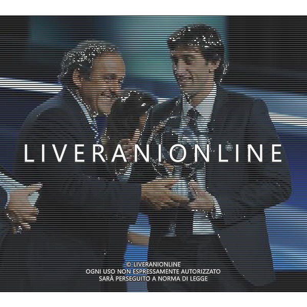 Champions League Draw 2010/2011 Sorteggi Montecarlo (Principato di Monaco) - 26.08.2010 Nella Foto:milito premiato da platini come miglior giocatore champions league 2009-2010 /Ph.Vitez-Ag. Aldo Liverani