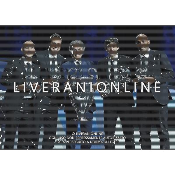 Champions League Draw 2010/2011 Sorteggi Montecarlo (Principato di Monaco) - 26.08.2010 Nella Foto:moratti posa con la coppa e i giocatori premiati-milito sneijder maicon julio cesar /Ph.Vitez-Ag. Aldo Liverani